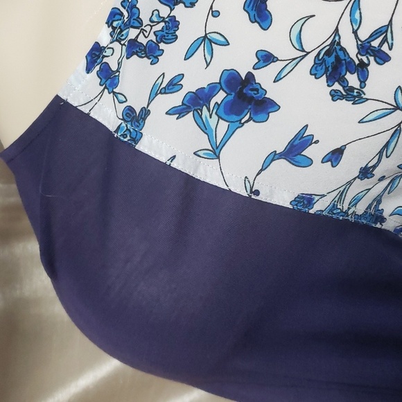 French Connection. Blues & White Floral Top' Raglan 3/4 Sleeves; Scoop Neck. EUC - Picture 3 of 12